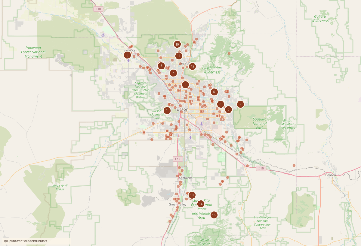 Mapa del área metropolitana de Tucson con un punto por cada venta de vivienda registrada esta semana y marcadores numerados para las ventas más grandes