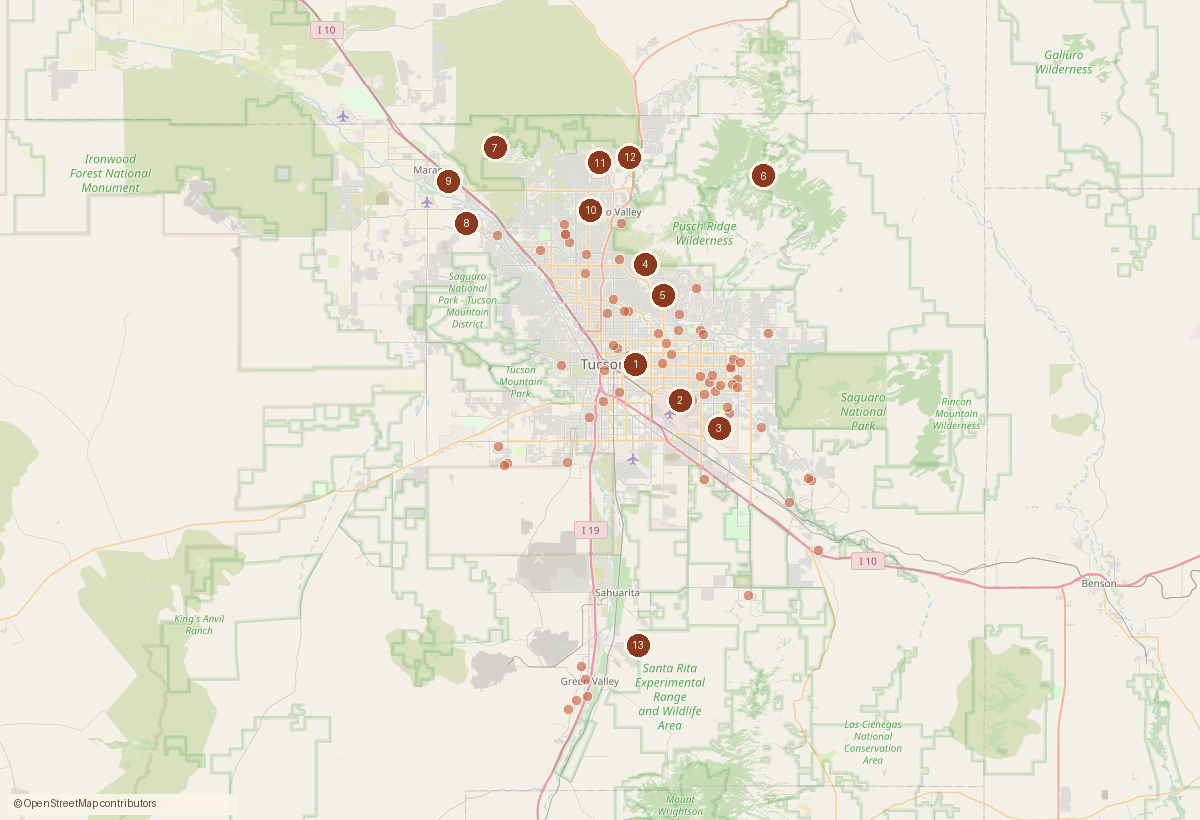 Mapa del área metropolitana de Tucson con un punto por cada venta de vivienda registrada esta semana y marcadores numerados para las ventas más grandes